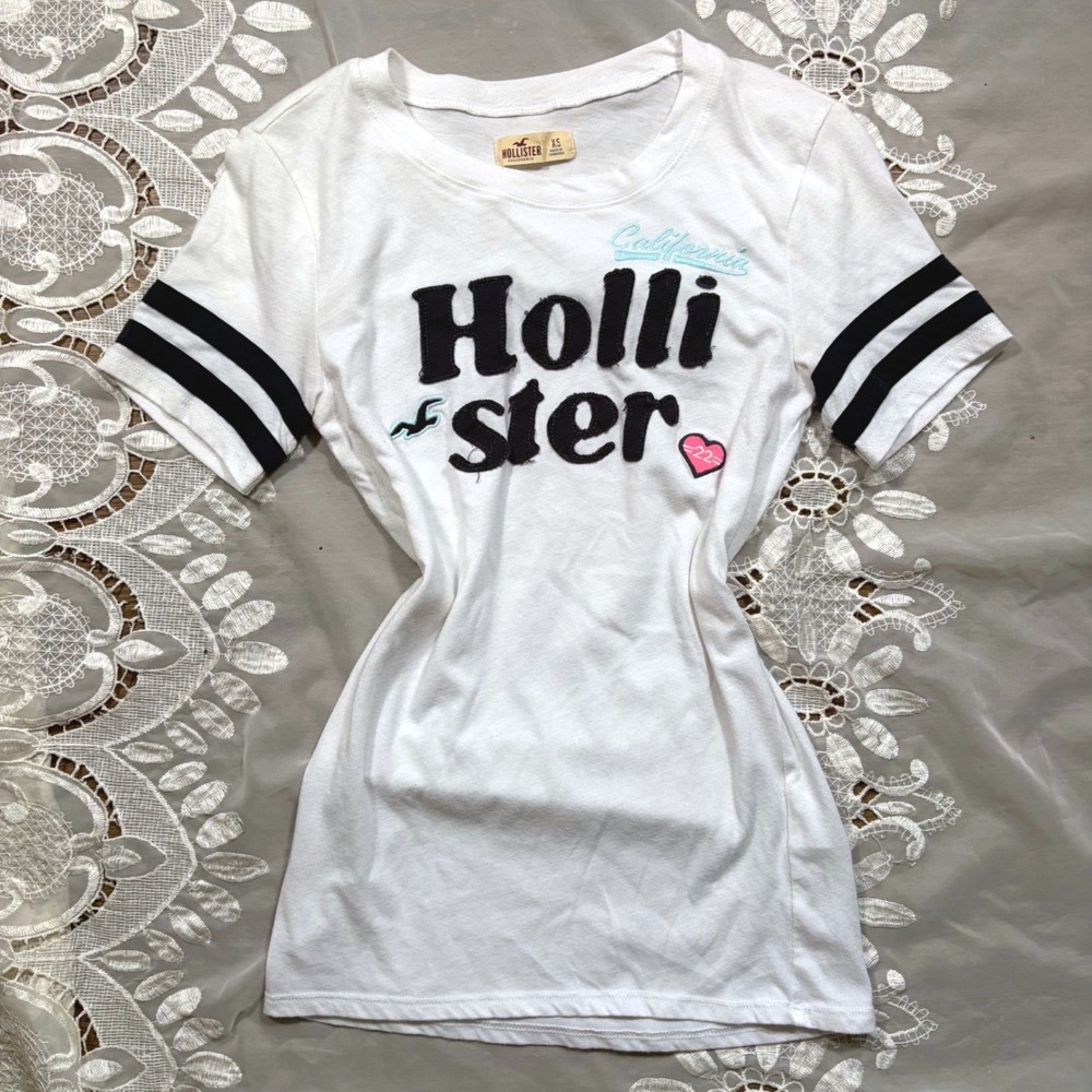 Y2K Preppy Hollister California Graphic T-Shirt White Navy Stripe Sleeve XS